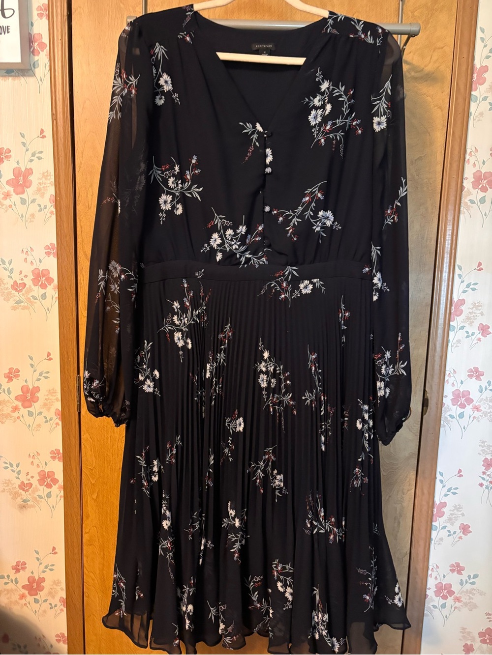 Ann Taylor Black Floral Long-Sleeve Pleated Midi Dress with V-Neck